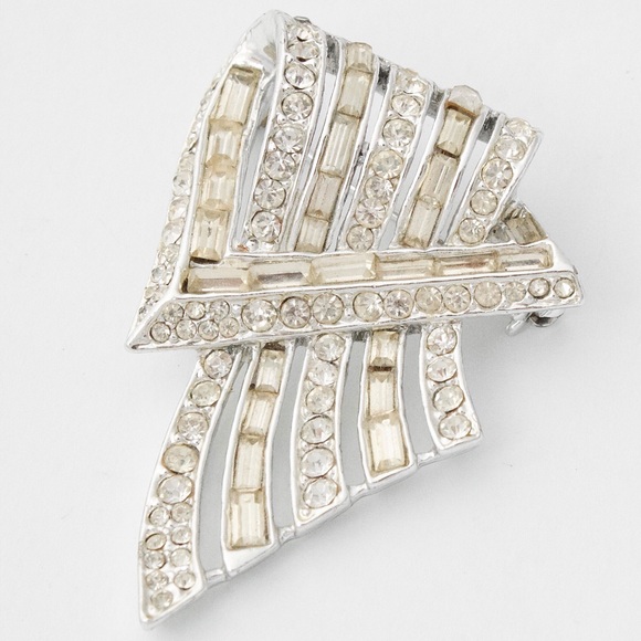 Vintage Boucher Baguette Rhinestone Ribbon Brooch Rhodium Plated 1950s Unsigned - Picture 2 of 5